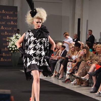 Cathy Lugner als Model für Harald Glööckler