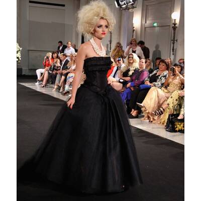 Cathy Lugner als Model für Harald Glööckler