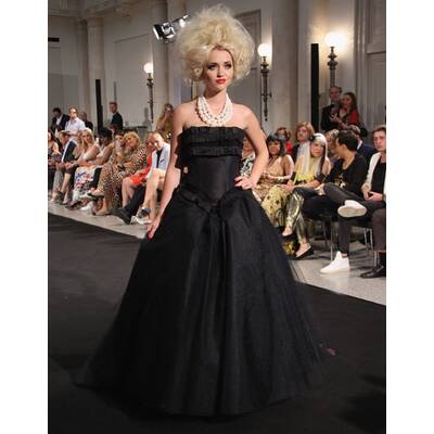 Cathy Lugner als Model für Harald Glööckler