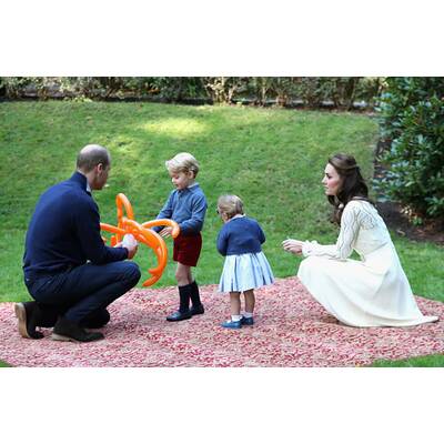 Prinzessin Charlotte und Prinz George auf Kinderparty