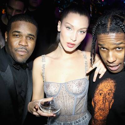 Bella Hadid fast nackt auf Party