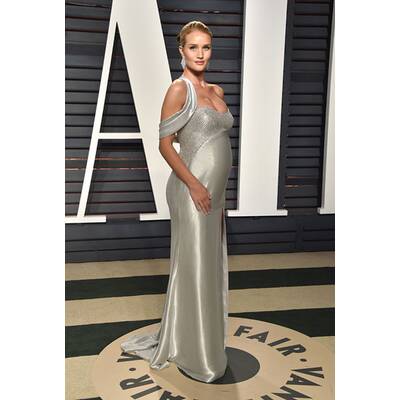 Rosie Huntington-Whiteley strahlt mit Babybauch