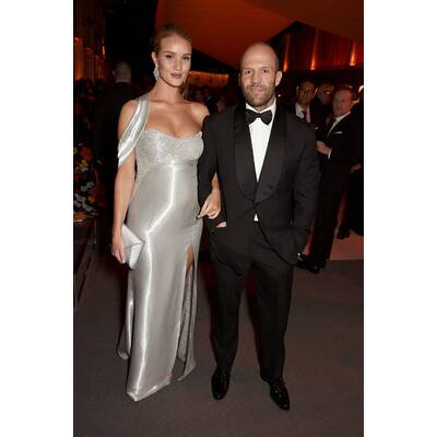 Rosie Huntington-Whiteley strahlt mit Babybauch