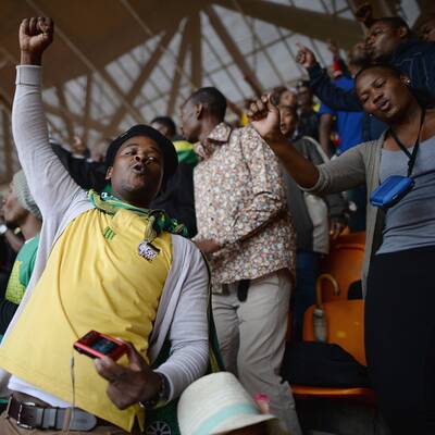 Tausende nehmen Abschied von Nelson Mandela