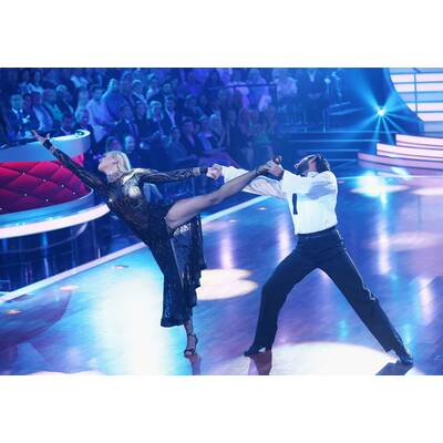 Larissa Marolt betört ihren Tanzpartner Massimo Sinato