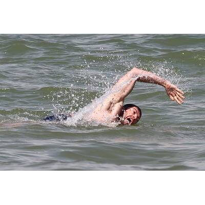 Hugh Jackman: Waschbrettbauch am Strand