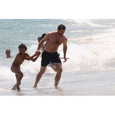 Hugh Jackman: Waschbrettbauch am Strand