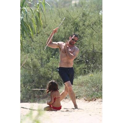 Hugh Jackman: Waschbrettbauch am Strand