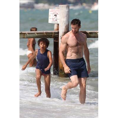 Hugh Jackman: Waschbrettbauch am Strand