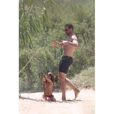 Hugh Jackman: Waschbrettbauch am Strand