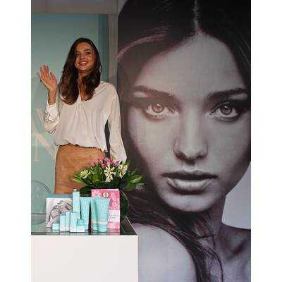 MIranda Kerr präsentiert eigene Beautylinie