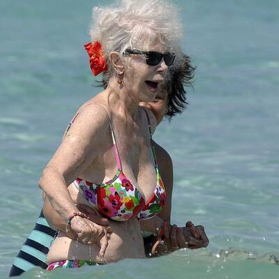 Herzogin von Alba (85): Verliebt im Bikini