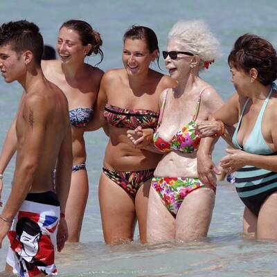 Herzogin von Alba (85): Verliebt im Bikini