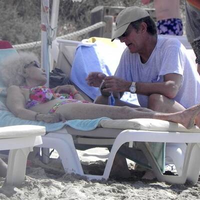 Herzogin von Alba (85): Verliebt im Bikini