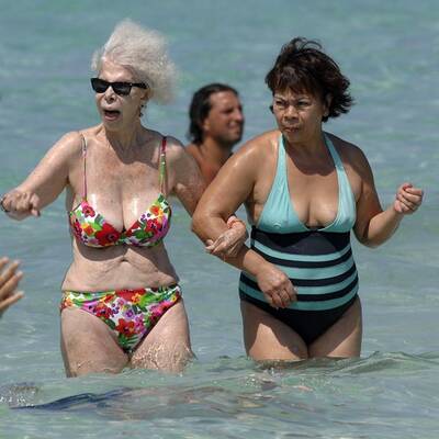 Herzogin von Alba (85): Verliebt im Bikini