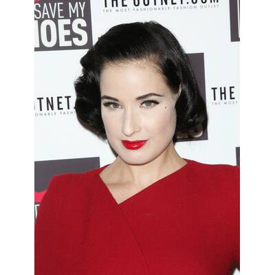 Dita von Teese bringt Beauty-Buch auf den Markt