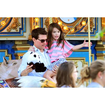 Suri Cruise rockt das Karussell