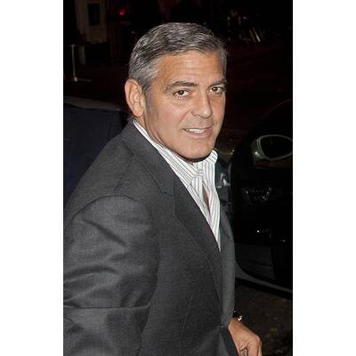 'Mrs. Clooney' zeigt Dekolleté