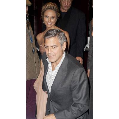 'Mrs. Clooney' zeigt Dekolleté