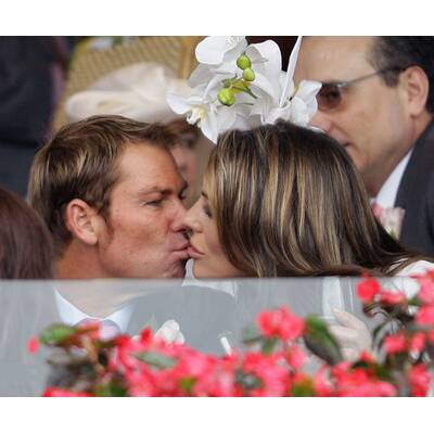 Sarah Jessica Parker, Liz Hurley, Joan Collins besuchen Veranstaltung Crown Oaks 