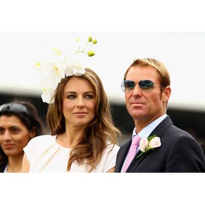 Sarah Jessica Parker, Liz Hurley, Joan Collins besuchen Veranstaltung Crown Oaks 