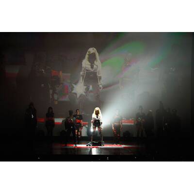 Madonna wohnte backstage einem Tanzwettbewerb bei...