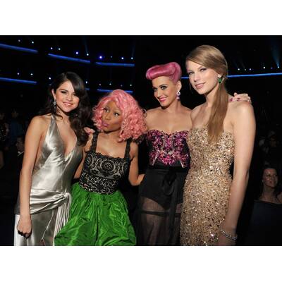 Die Looks bei den American Music Awards 2011