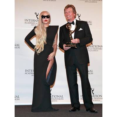 Lady Gaga hat ein Einhorn am Bein