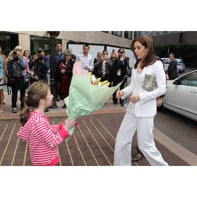 Mary von Dänemark hinter dem Herd