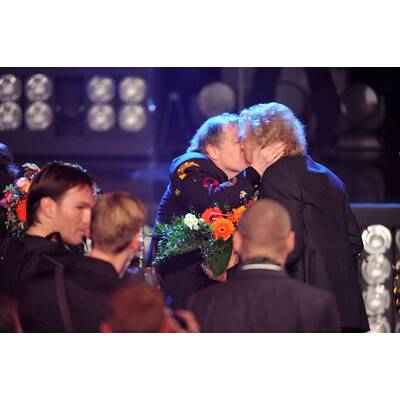 Umarmungen und Abschiedstränen.