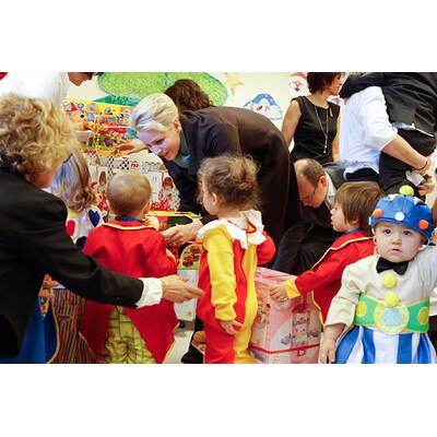 Die Fürstin kann offenbar gut mit Kindern....