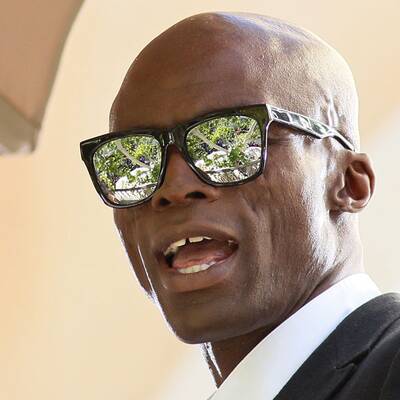 Guckt mal! Ich trage den Ring noch!!