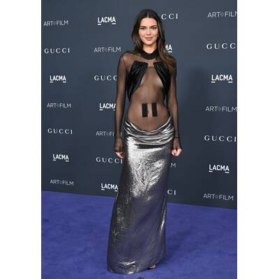 Zendaya bei den Emmy Awards in einem Kleid von Valentino