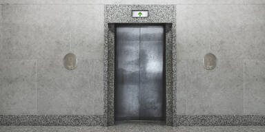 Frau im Lift vergessen - tot