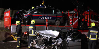 Geisterfahrer rast in Polizeiauto 