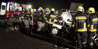 Geisterfahrer rast in Polizeiauto 
