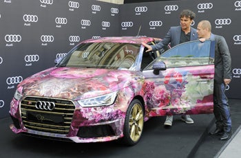 Künstler David LaChapelle und Life Ball Organisator Gery Keszler mit dem Life Ball Audi