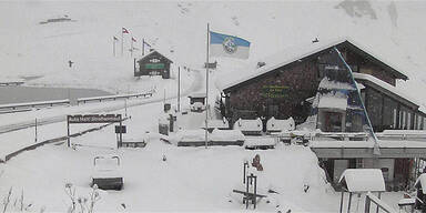 Halber Meter Neuschnee in den Bergen