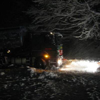 Reisebus rammt LKW - 20 Verletzte