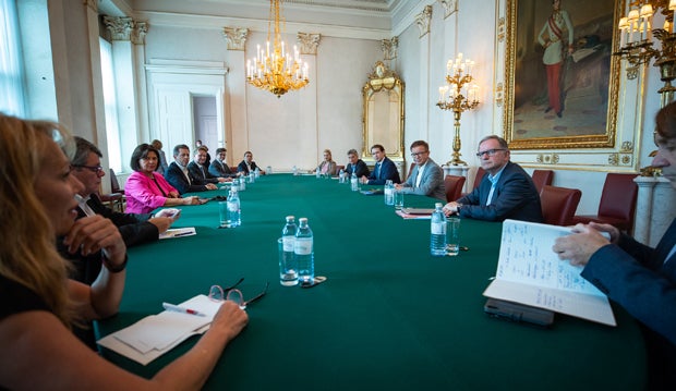 Regierung wirbt für Homeoffice & Hygienekonzepte