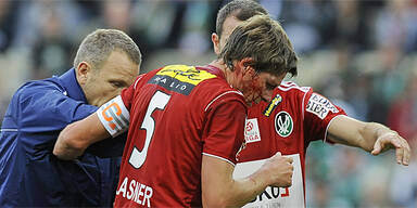 Glasners Frau wacht am Krankenbett