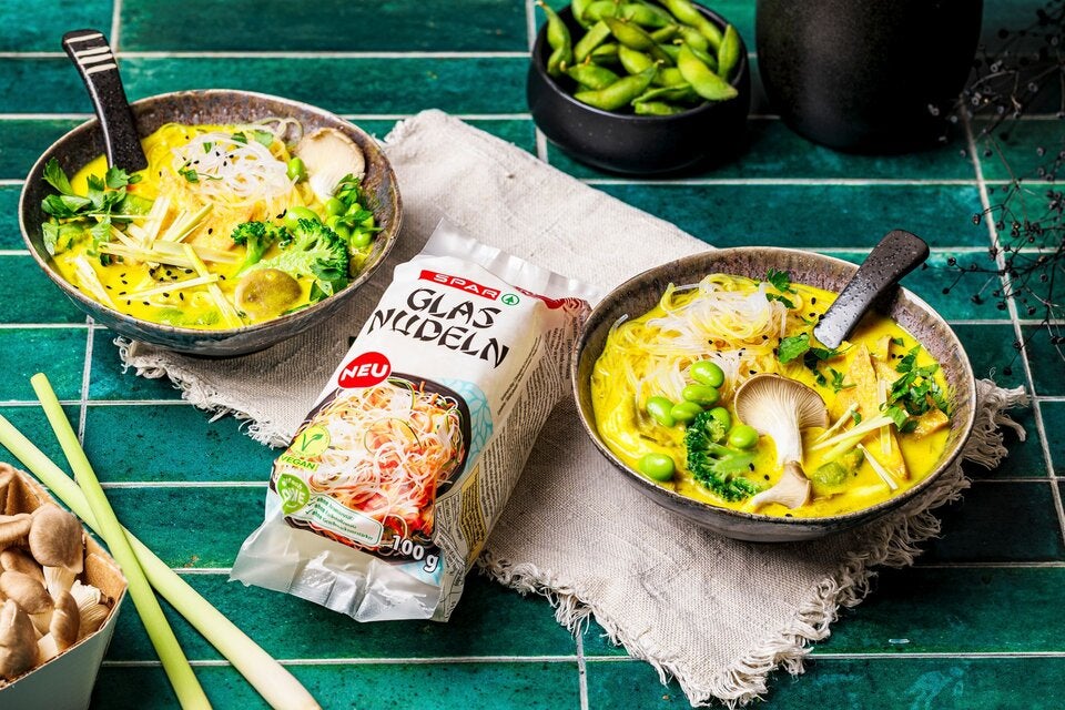 Thai-Kokos-Curry-Suppe mit Spar Asia-Glasnudeln