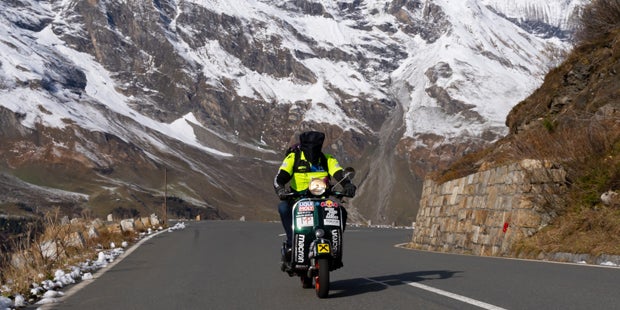 Blindflug mit Vespa: Polizei stoppt Wahnsinnsfahrt
