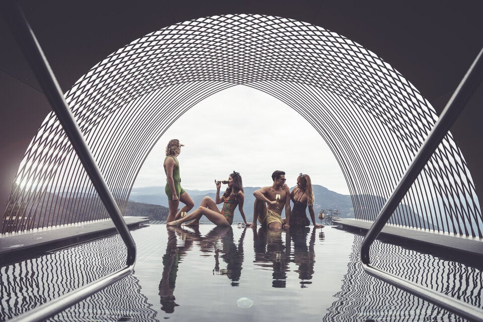 Chillen am Rooftop-Pool.