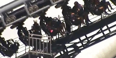 Zu hei&szlig;? Achterbahn-Fahrer steckten fest