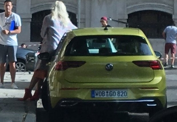 VW Golf VIII völlig ungetarnt erwischt