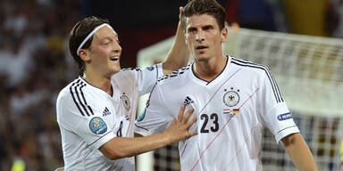 Mario Gomez Mesut Özil