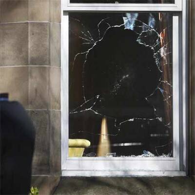 Villa von Bankchef verwüstet