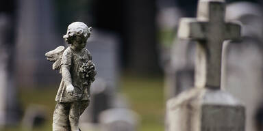 Beispielbild zum Sturz eines Grabsteins auf 53-J&auml;hrigen