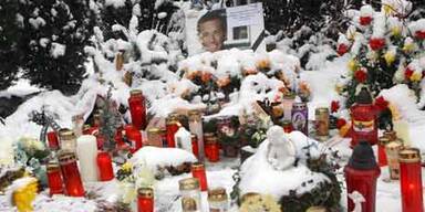 Unbekannte stellten Haider-Grabstein auf